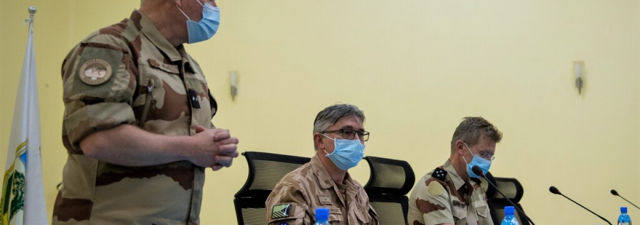 general_ridzak_vystoupil_na_francouzskem_kurzu_generalniho_stabu_1.jpg